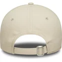 beige-justerbar-buet-kasket-west-village-9twenty-wordmark-fra-new-era