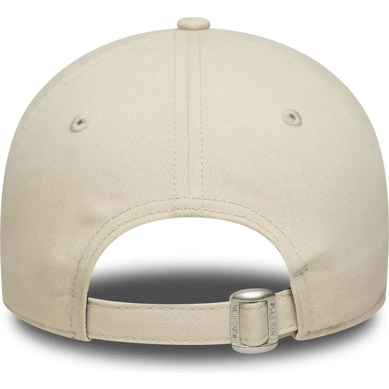 beige-justerbar-buet-kasket-west-village-9twenty-wordmark-fra-new-era