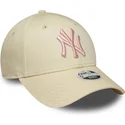 shapka-izvita-bezhov-reguliruema-rosa-9forty-league-essential-na-new-york-yankees-mlb-ot-new-era