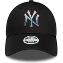shapka-izvita-cherna-reguliruem-9forty-metallic-na-new-york-yankees-mlb-ot-new-era