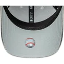 shapka-izvita-srebrist-reguliruem-plateada-9forty-metallic-na-new-york-yankees-mlb-ot-new-era