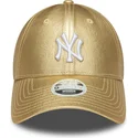 shapka-izvita-zlatist-reguliruem-dorada-9forty-metallic-na-new-york-yankees-mlb-ot-new-era