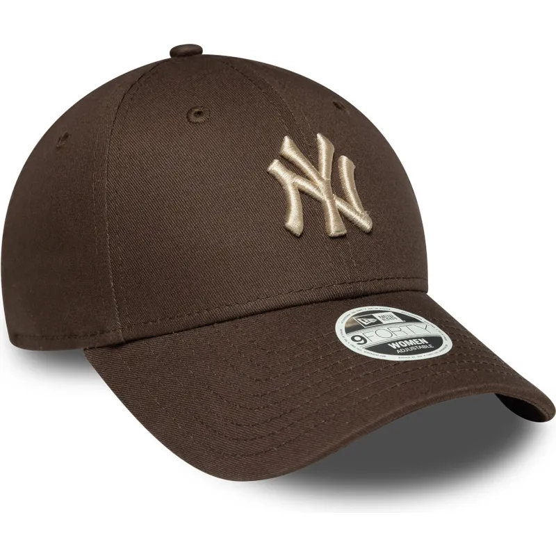 justerbar-brun-buet-kasket-til-kvinder-med-beige-logo-9forty-league-essential-new-york-yankees-mlb-fra-new-era