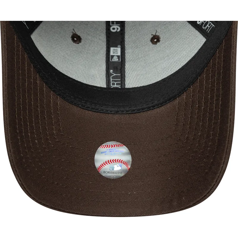 shapka-izvita-kafyav-reguliruem-9forty-league-essential-na-new-york-yankees-mlb-ot-new-era