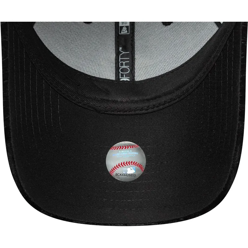 new-era-new-york-yankees-mlb-9forty-leo-velour-metallic-sort-justerbar-kvindekasket-med-gul-logo