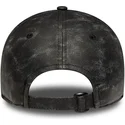 shapka-izvita-cherna-reguliruema-9twenty-worn-pu-na-new-york-yankees-mlb-ot-new-era