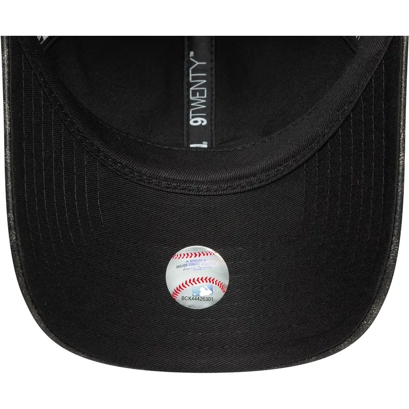 new-era-izvita-kozirka-damsko-cherno-logo-9twenty-worn-pu-new-york-yankees-mlb-cherna-reguliruema-shapka