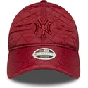 rote-verstellbare-curved-cap-fur-damen-mit-rotem-logo-9twenty-padded-der-new-york-yankees-mlb-von-new-era