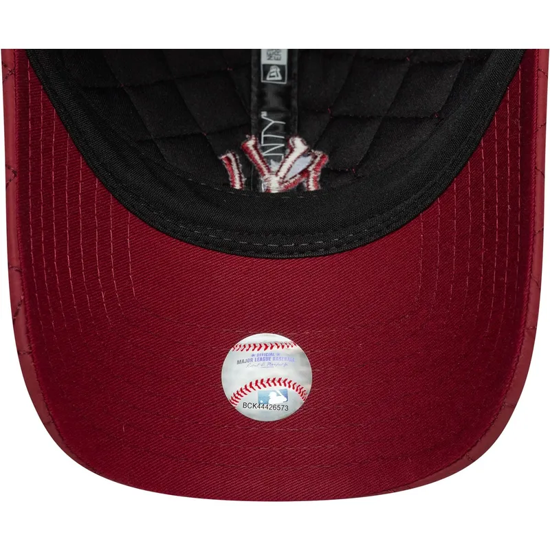 shapka-izvita-chervena-reguliruem-9twenty-padded-na-new-york-yankees-mlb-ot-new-era