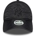 new-era-new-york-yankees-mlb-9twenty-padded-sort-justerbar-kvindekasket-med-buet-skygge-og-sort-logo