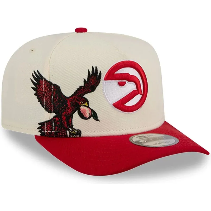 beige-und-rote-gebogene-snapback-kappe-9fifty-a-frame-precurved-hardwood-classics-der-atlanta-hawks-nba-von-new-era