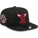 shapka-ploska-cherna-snapbek-9fifty-a-frame-hardwood-classics-na-chicago-bulls-nba-ot-new-era