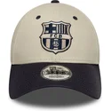 buet-kasket-beige-og-marinebla-justerbar-fra-fc-barcelona-laliga-9forty-contrast-fra-new-era