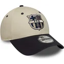 buet-kasket-beige-og-marinebla-justerbar-fra-fc-barcelona-laliga-9forty-contrast-fra-new-era