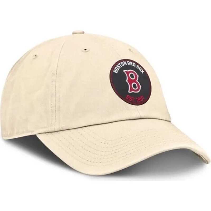 shapka-izvita-bezhov-reguliruem-club-unstructured-organic-cotton-na-boston-red-sox-mlb-ot-nike