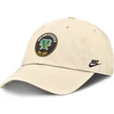 shapka-izvita-bezhov-reguliruema-club-unstructured-organic-cotton-na-oakland-athletics-mlb-ot-nike
