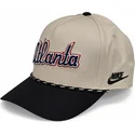 shapka-izvita-bezhov-snapbek-rise-structured-na-atlanta-braves-mlb-ot-nike