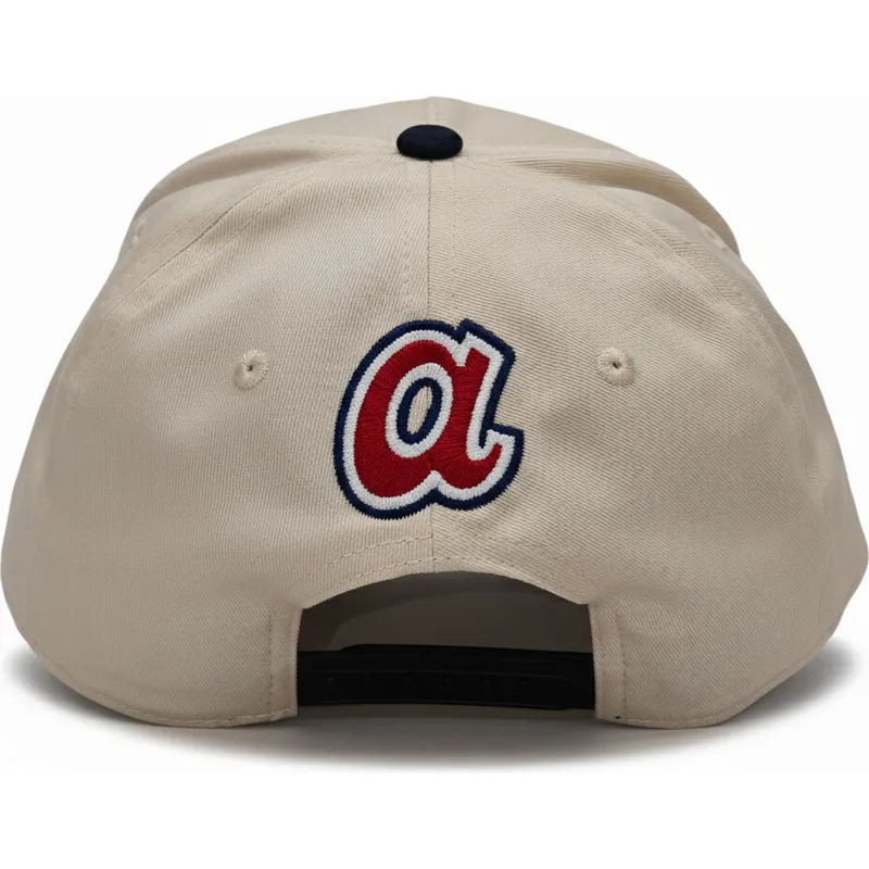 beige-og-sort-buet-kasket-snapback-rise-structured-fra-atlanta-braves-mlb-fra-nike