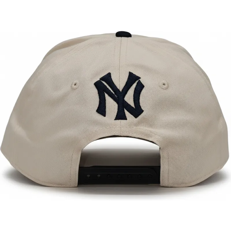 shapka-izvita-bezhov-snapbek-rise-structured-na-new-york-yankees-mlb-ot-nike