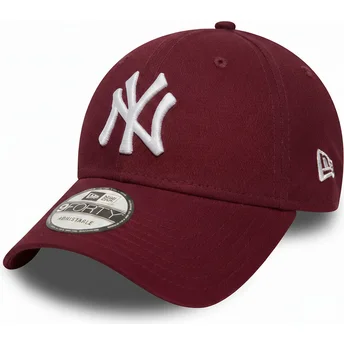 Шапка извита червена регулируема cardenal 9FORTY Essential на New York Yankees MLB от New Era