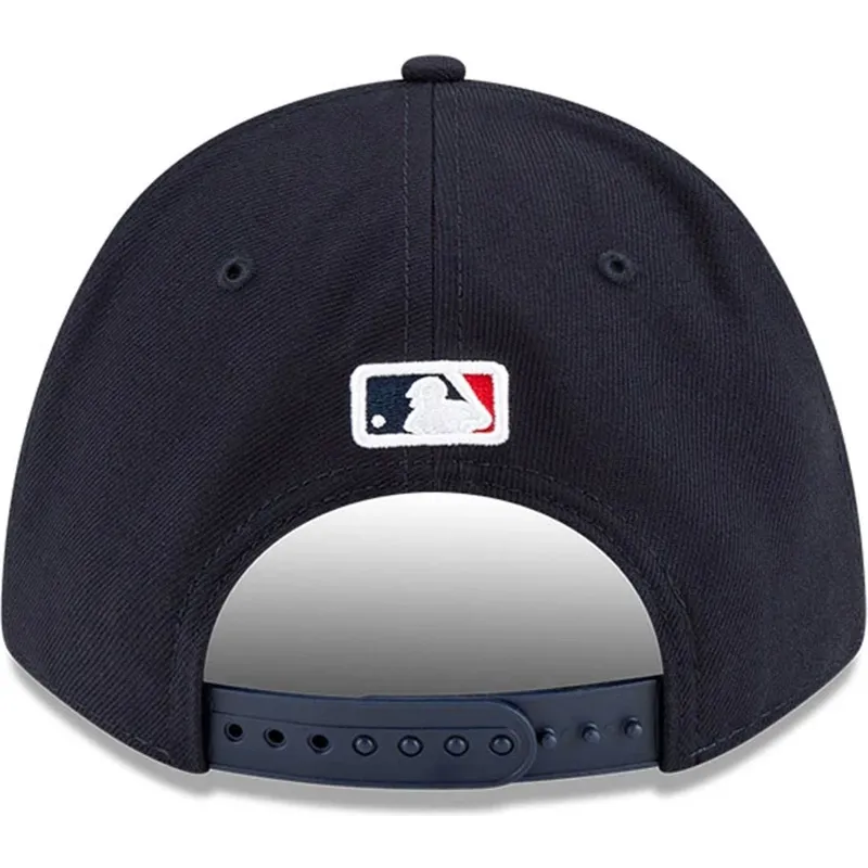 shapka-izvita-tmnosin-snapbek-9forty-m-crown-player-replica-na-boston-red-sox-mlb-ot-new-era