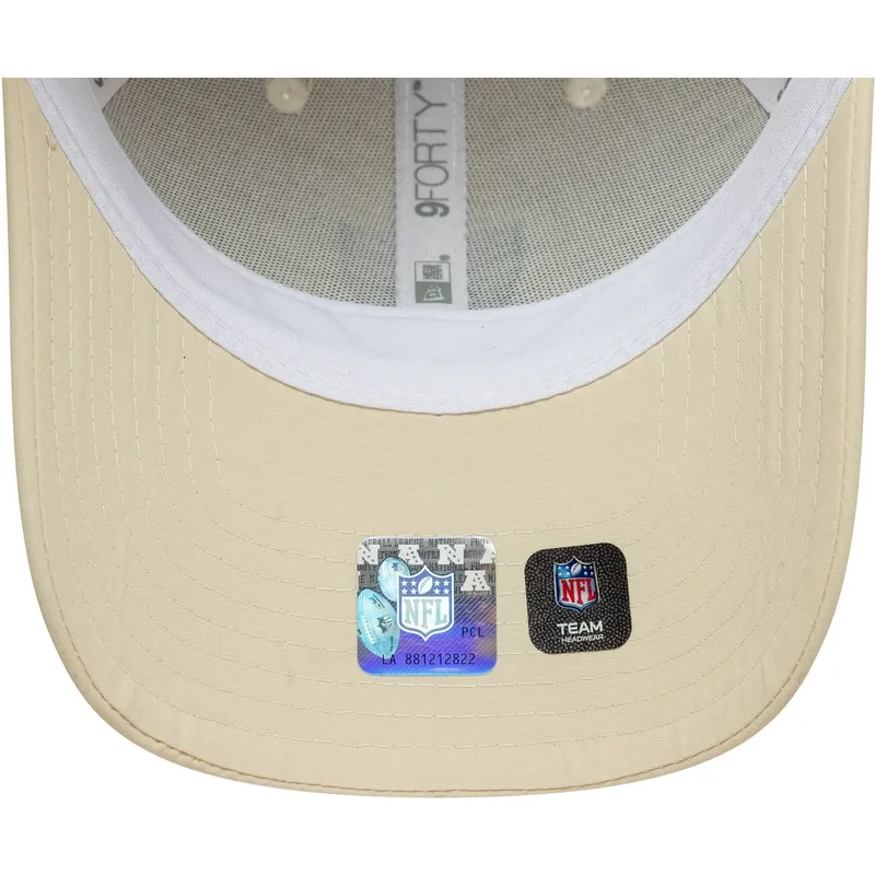 beige-verstellbare-curved-cap-9forty-recycled-midi-der-las-vegas-raiders-nfl-von-new-era