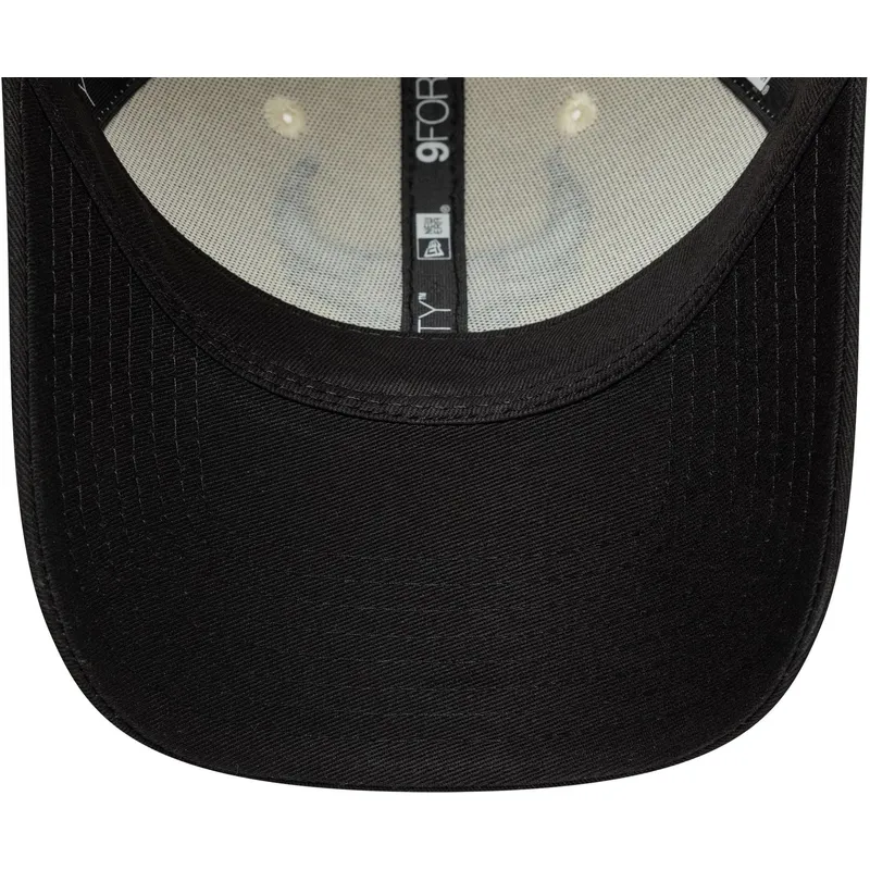 beige-und-schwarze-verstellbare-curved-cap-9forty-colour-block-der-chicago-bulls-nba-von-new-era