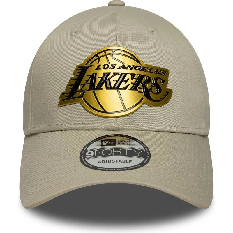 shapka-izvita-bezhov-snapbek-9forty-metallic-na-los-angeles-lakers-nba-ot-new-era