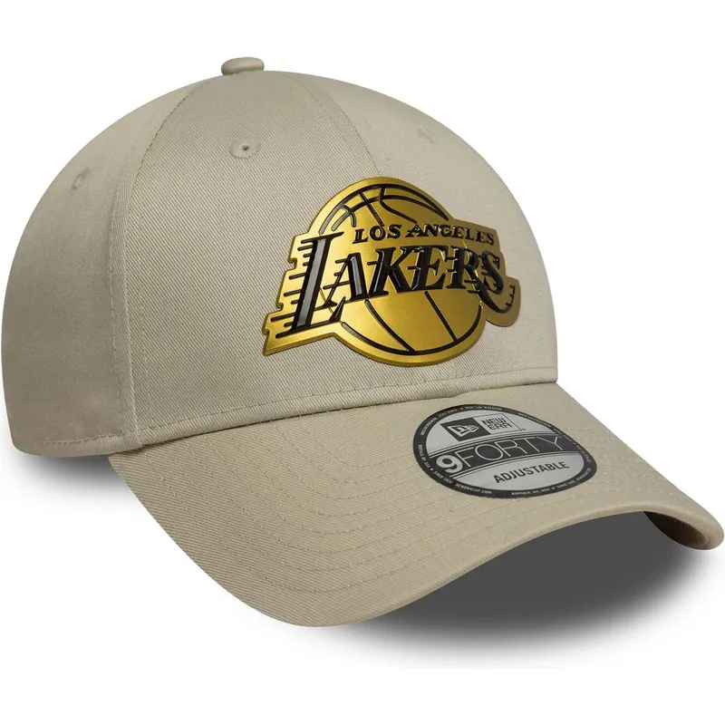 shapka-izvita-bezhov-snapbek-9forty-metallic-na-los-angeles-lakers-nba-ot-new-era