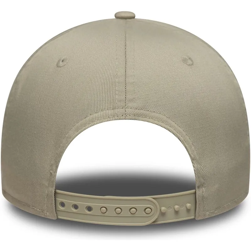 shapka-izvita-bezhov-snapbek-9forty-metallic-na-los-angeles-lakers-nba-ot-new-era