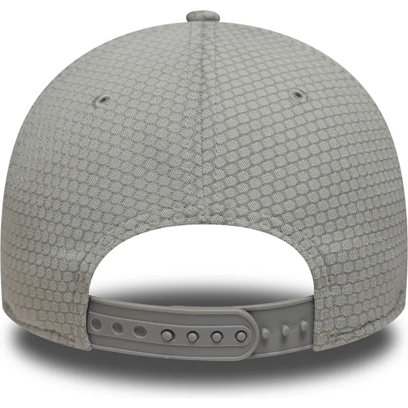shapka-izvita-siv-snapbek-9forty-mesh-flawless-na-new-york-yankees-mlb-ot-new-era