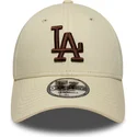beige-verstellbare-curved-cap-mit-braunem-logo-9forty-league-essential-der-los-angeles-dodgers-mlb-von-new-era
