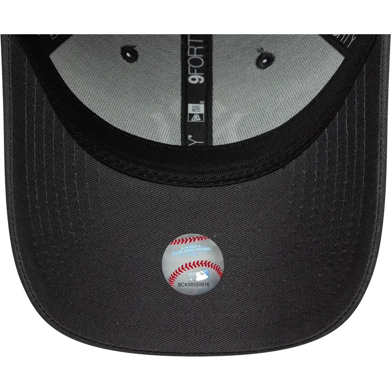 shapka-izvita-siv-reguliruema-9forty-league-essential-na-new-york-yankees-mlb-ot-new-era