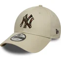 beige-gebogene-verstellbare-kappe-9forty-camo-infill-der-new-york-yankees-mlb-von-new-era