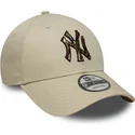 shapka-izvita-bezhov-reguliruem-9forty-camo-infill-na-new-york-yankees-mlb-ot-new-era