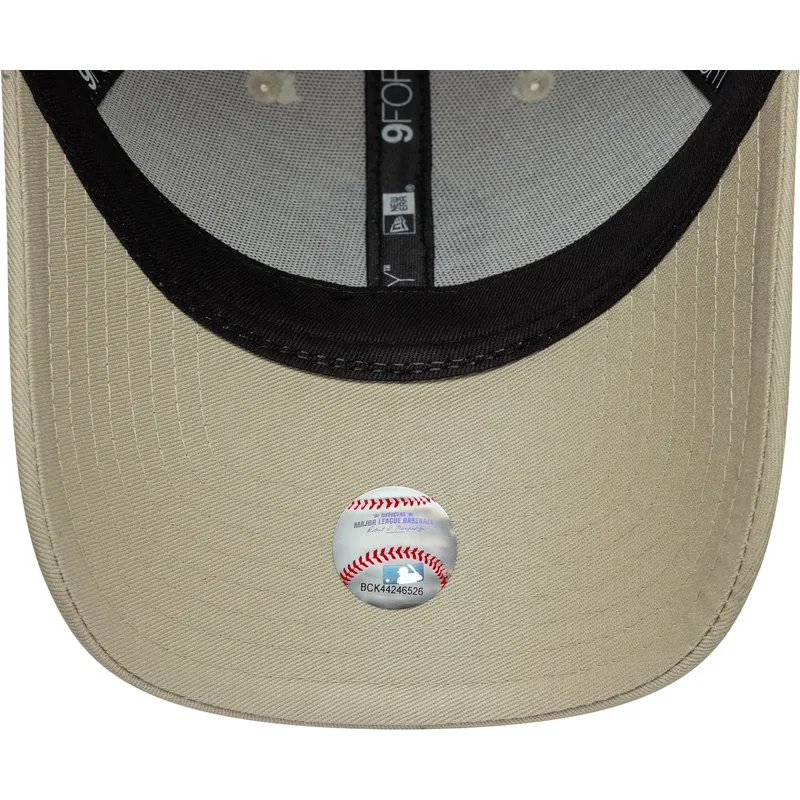 shapka-izvita-bezhov-reguliruem-9forty-camo-infill-na-new-york-yankees-mlb-ot-new-era