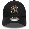 shapka-izvita-cherna-reguliruema-9forty-camo-infill-na-new-york-yankees-mlb-ot-new-era