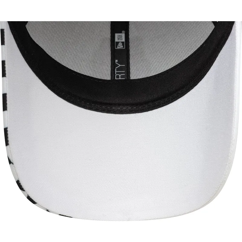 weisse-gebogene-snapback-kappe-9forty-checkerboard-von-racing-bulls-f1-team-formula-1-von-new-era