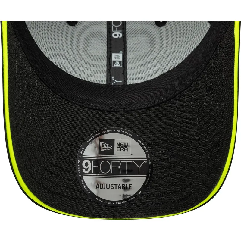 shapka-izvita-cherna-reguliruema-9forty-recycled-stripe-na-valentino-rossi-vr46-motogp-ot-new-era