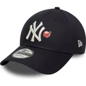justerbar-marinebla-kurvet-kasket-9forty-fruit-icon-fra-new-york-yankees-mlb-fra-new-era