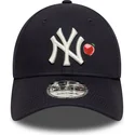 justerbar-marinebla-kurvet-kasket-9forty-fruit-icon-fra-new-york-yankees-mlb-fra-new-era