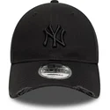 casquette-courbee-noire-ajustable-avec-logo-noir-9forty-wash-distress-new-york-yankees-mlb-new-era