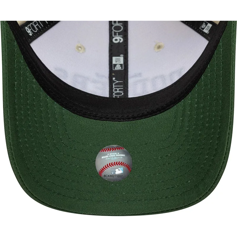 shapka-izvita-bezhov-reguliruema-9forty-m-crown-wordmark-na-los-angeles-dodgers-mlb-ot-new-era