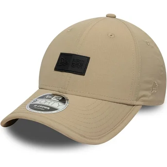 Buet beige justerbar kasket 9FORTY M-Crown Sport fra New Era