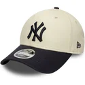 buet-kasket-beige-og-marinebla-snapback-9forty-m-crown-fra-new-york-yankees-mlb-fra-new-era