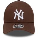 shapka-izvita-kafyav-snapbek-9forty-m-crown-na-new-york-yankees-mlb-ot-new-era