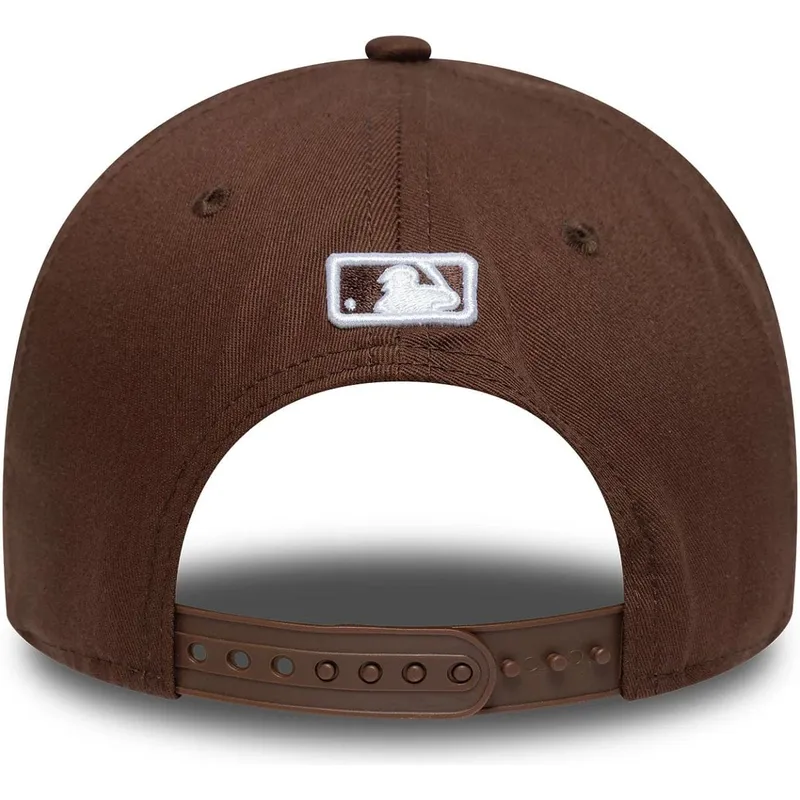 new-era-curved-brim-9forty-m-crown-new-york-yankees-mlb-brown-snapback-cap