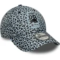 shapka-izvita-leopard-reguliruem-9forty-m-crown-na-racing-bulls-f1-team-formula-1-ot-new-era