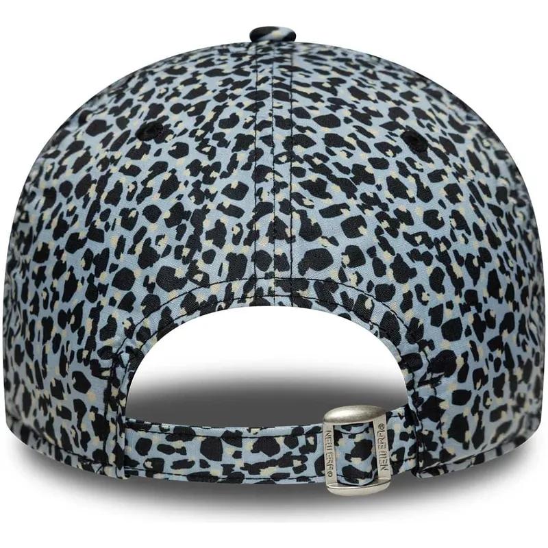 shapka-izvita-leopard-reguliruem-9forty-m-crown-na-racing-bulls-f1-team-formula-1-ot-new-era