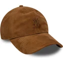 shapka-izvita-kafyav-reguliruema-9twenty-suede-na-new-york-yankees-mlb-ot-new-era